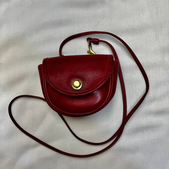 Coach Handbags - 1980's vintage Small Crossbody, Shoulder or Belt Bag - EUC